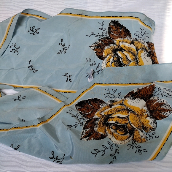 Scarf - Picture 8 of 8